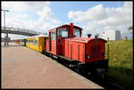 Inselbahn Langeoog am 3.7.2019: Schoema Lok 5 der Inselbahn wartet am Hafen Langeoog auf die Abfahrt zum Bahnhof.