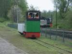 Die Putbuser Feldbahn unterwegs,am 12.Mai 2013,im Traditionsbereich.