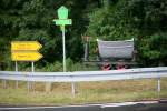 Ein kleiner Hinweis auf die Feldbahn des ehemaligen Steinbruchs  bei Ganzig, zwischen Riesa und Oschatz.Die  Leitplanke war leider nicht zu eleminieren.