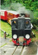 Maifahrten im Jahr 2002 bei der Berliner PArkeisenbahn, Lok Luise Las beim durchqueren des  Tunnels 