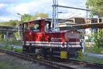 Parkeisenbahn Berlin Wuhlheide am 04.10.20 aktiv im Fahrdienst mit der Diesellok am S-Bhf.