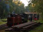 7.Oktober 07 Zum jubilum 20 Jahre in Dampf in der Wuhlheide fuhren die beiden Dampfloks 44 Lowa und Luise, Das Bild hier im Betriebswerk vor Feierabend