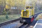 BERLIN, 23.10.2010, die Lok der Parkeisenbahn im Volkspark Wuhlheide beim Umsetzen