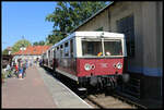 Am 10.9.2023 um 12.12 Uhr steht der Elektrozug der Buckower Kleinbahn abfahrbereit nach Müncheberg am Hausbahnsteig im Bahnhof Buckow.