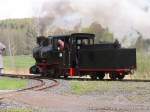 Fahrtag beim Feld- und Grubenbahnmuseum Fortuna am 01.05.2006: Lok 4  MARTHA  solo auf der Rckfahrt am linksseitigen Parallelhang.