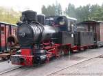 Fahrtag beim Feld- und Grubenbahnmuseum Fortuna am 01.05.2006: Lok 4  MARTHA  hat wieder vor den Museumszug gesetzt und wartet auf die nchste Fahrt. Vorher wird aber nochmal krftig Wasser gelassen - und das in der ffentlichkeit!