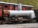 Fahrtag beim Feld- und Grubenbahnmuseum Fortuna am 01.05.2006: Der alte Lokkesel der in Aufarbeitung befindlichen Brigadelok wartet auf bessere Zeiten - oder worauf auch immer. Fest steht: Er muss zu gegebener Zeit durch einen Neubau ersetzt werden.