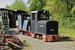 Feldbahnmuseum Oekoven (22.04.2019): Lok 24 (Spoorijzer/Delft 1960/60006 Lizenzbau Deutz ex Kalkbruch Wunstorf) und Lok 43 (Schöma 1943/737 ex Laffertsches Torfwerk Westerbeck, später