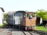 FFM - Braune Diesellok bei Rangierarbeiten mit Personenwagen im Betriebsgelnde von Frankfurt am 04.05.2008