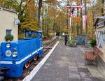 Abfahrtsvorbereitungen der kleinen Parkeisenbahner bei der Parkeisenbahn Gera, am 31.10.2025 im Bahnhof Wolfsgehege.