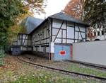 Der Lokschuppen der Parkeisenbahn Bernburg am 23.10.2020.