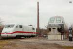 ICE 401 011-2 Triebkopf DB & Transrapid 07  Max Bögl  im Eisenbahnmuseum Bochum Dahlhausen, März 2025.