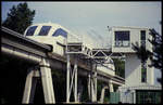 Am 4.8.1994 hatte ich die Gelegenheit, mit dem Transrapid 07 mitzufahren. Hier steht das Fahrzeug an der Zusteigestelle bei Lathen.