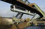 Auf der Fahrt von Oberbarmen nach Vohwinkel wurde der Wuppertaler Schwebebahnwagen 12 am 14.03.2020 unweit der Station Loher Brücke aufgenommen