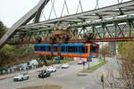 Schwebebahn Gtw 14/27  Retro-Design Gtw 72  in Wuppertal, April 2026.