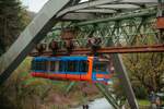 Schwebebahn Gtw 14/27  Retro-Design Gtw 72  in Wuppertal, April 2026.