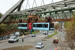 Schwebebahn Gtw 14/17  Bayer  in Wuppertal, April 2026.