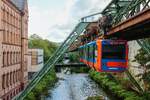 Schwebebahn Gtw 15/27  Retro-Design Gtw 72  in Wuppertal, Juni 2026.