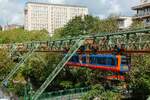 Schwebebahn Gtw 15/27  Retro-Design Gtw 72  in Wuppertal, Juni 2026.