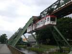 Wuppertaler Schwebebahn in Richtung Bahnhof Oberbarmen nahe vom Haltepunkt Barmen Adlerbrcke.(6.7.2012)