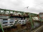  Wuppertaler Schwebebahn in Richtung Vohwinkel am Haltepunkt Werther Brcke.(19.2.2013) 