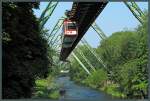 Wagen 20 der Wuppertaler Schwebebahn kurz vor der Endstation Oberbarmen.
