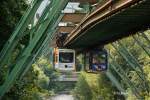 Wuppertaler Schwebebahn Gtw 27  WSW  und Gtw 17  Bayer  am 29.06.2014 in Wuppertal Oberbarmen.