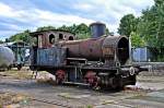 kleine zweiachsige Dampflok wartet auf ihre Aufarbeitung hinter dem Eisenbahnmuseum Heilbron, 23.07.09