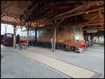 Bahnpark Augsburg am 16.03.2025: Aus Italien von der FS hat die Gelenklok E 636147 den Weg nach Augsburg gefunden und wird im Rundschuppen gezeigt.