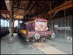 Bahnpark Augsburg am 16.3.2025: Als Vertreter der CFL aus Luxemburg ist das Krokodil 3602 im Rundschuppen zu sehen.