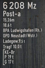 Beschriftung auf dem 1953 gebauten Postwagen 6208 Mz Post-a Post mz, so gesehen Mitte September 2019 im Außenbereich des Eisenbahnmuseums in Darmstadt.
