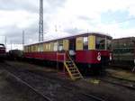 Ein alter Triebwagen der S-Bahn Berlin steht am 11.05.13 in Darmstadt Kranichstein 
