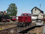 Bahnwelt Darmstadt Kranichstein VL12 MAK Typ 240 C (ex Gelnhäuser Kreisbahn) am 07.05.16 auf der Drehscheibe 