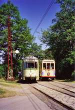 Die beiden Triebwagen 275 und 107 in der Station Greuel, nahe dem Naturfreundehaus. Pfingsten 2009. 