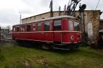 Heute habe ich in Darmstadt Kranichstein im Museum diesen herrlichen Triebwagen abgelichtet. Es ist der VT 70 921.
An solchen Fahrzeugen hat meine Mutter noch gearbeitet, nach ihrer Ausbildung zum Betriebsschlosser bei der Deutschen Reichsbahn der DDR im AW Gotha.2.3.2014