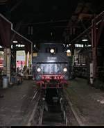 Hintere Ansicht von 50 3501 des Dampflokwerks Meiningen, die anlässlich des Sommerfests unter dem Motto  Diesellokomotiven der ehemaligen DR  im Ringlokschuppen des DB Musems Halle (Saale) steht.