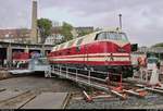 228 505-4 (118 005-8 | DR V 180) DB wird anlässlich des Sommerfests unter dem Motto  Diesellokomotiven der ehemaligen DR  auf der Drehscheibe des DB Musems Halle (Saale) präsentiert.