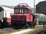 E69 03 wird von einer Kf Rangiert im DB Museum Koblenz am 9.4.2011