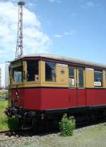 Schn restaurierter Steuerwagen der Berliner S-Bahn auf dem Freigelnde des Verkehrsmuseums Nrnberg - von vorne...