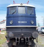Die Vorserien E10 002 alias 110 002 steht am 06.06.2017 auf dem Außengelände des DB Museum Nürnberg.
