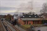 01 150 wurde soeben auf der Drehscheibe im DDM (Deutsches Dampflokomotiv-Museum) gedreht und rangiert jetzt wieder an den Zug.