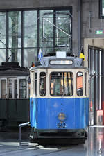 Der Triebwagen 642 vom Typ F 2.10 der Städtischen Straßenbahnen München wurde 1930 gebaut.