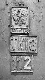 Metallschilder an der linken Seite der Dampflokomotive TKi3-112. (Deutsches Technikmuseum Berlin, April 2018)