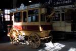 Der Pferdewagen 357 der Allgemeinen Berliner Omnibus-Aktien-Gesellschaft (AOAG).
Der Wagen war von 1897 bis 1914 im Einsatz.
Er hatte eine Länge von 4,70 m und bot 19 Fahrgästen Platz.
So gesehen am Tag der offenen Tür in der Außenstelle des DTM Berlin in der Monumentenstraße in Berlin Neukölln am 27.09.2015 zum 150-jährigen Jubiläum der Berliner Straßenbahn.
