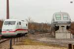ICE 401 011-2 Triebkopf DB war zu Gast, neben Transrapid 07  Max Bögl  im Eisenbahnmuseum Bochum Dahlhausen, März 2025.