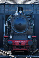 Die Dampflokomotive Hibernia 41-E wurde 1942 als  Typ Bochum  bei Henschel gebaut und wurde Ende April 2025 vor dem Ringlokschuppen des Eisenbahnmuseums in Bochm präsentiert.