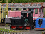 Die Deutz-Feldbahndieselokomotive 38107 ist hier Mitte April 2026 im Eisenbahnmuseum Bochum-Dahlhausen zu sehen.