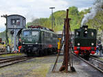Hier zu sehen die 1964 gebaute Elektrolokomotive 139 314-9 und die Dampflokomotive Niedersachsen, hergestellt im Jahre 1922.