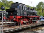 Die bei Henschel gebauten Dampflokomotiven 146 BLE, Baujahr 1941 befindet sich gerade auf der Drehscheibe des Bochumer Eisenbahnmuseums. (April 2026)