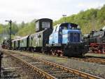 Henschel V1 der Hespertalbahn mit einem Pendelzug in Bochum Dahlhausen am 16.4.2011